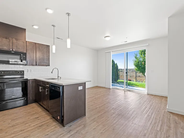 Columbia River Walk Apartments — Photo 140