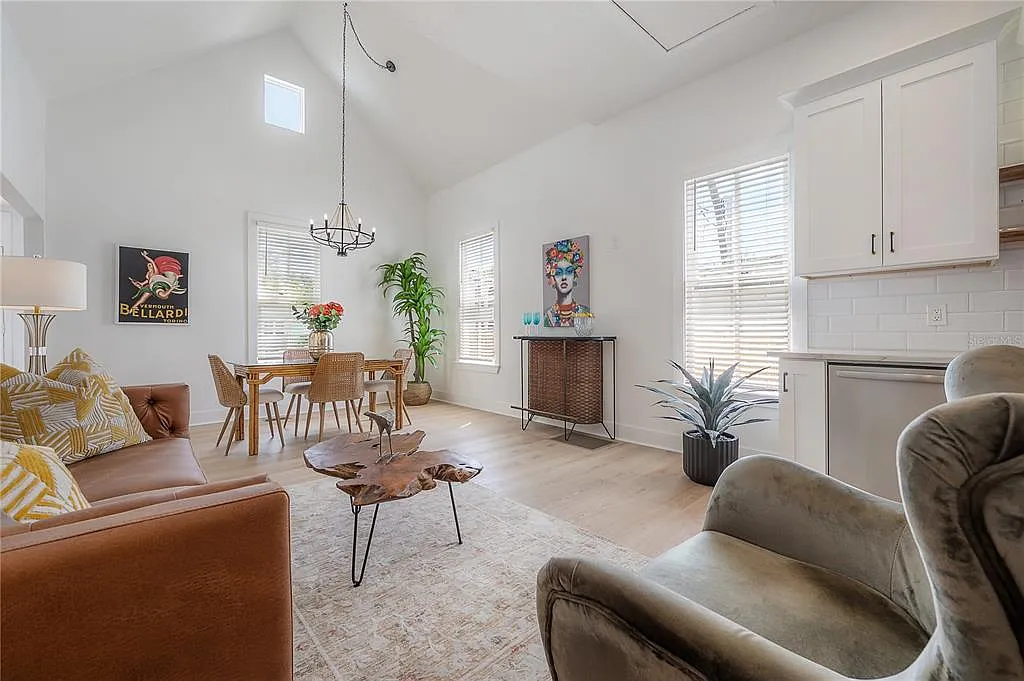2 bed, 2.0 bath, 1004 sqft, $3,100 — Photo 4