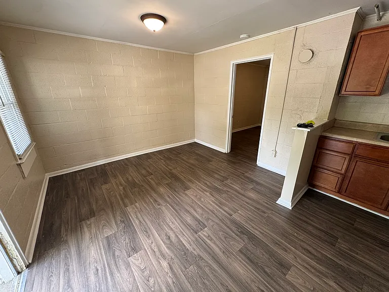 Gurley Flats — Photo 14