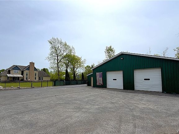 3rd image of 1362 Town Line Rd