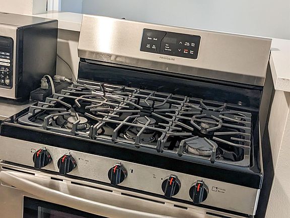4th image of 1626 Armacost Ave APT 1