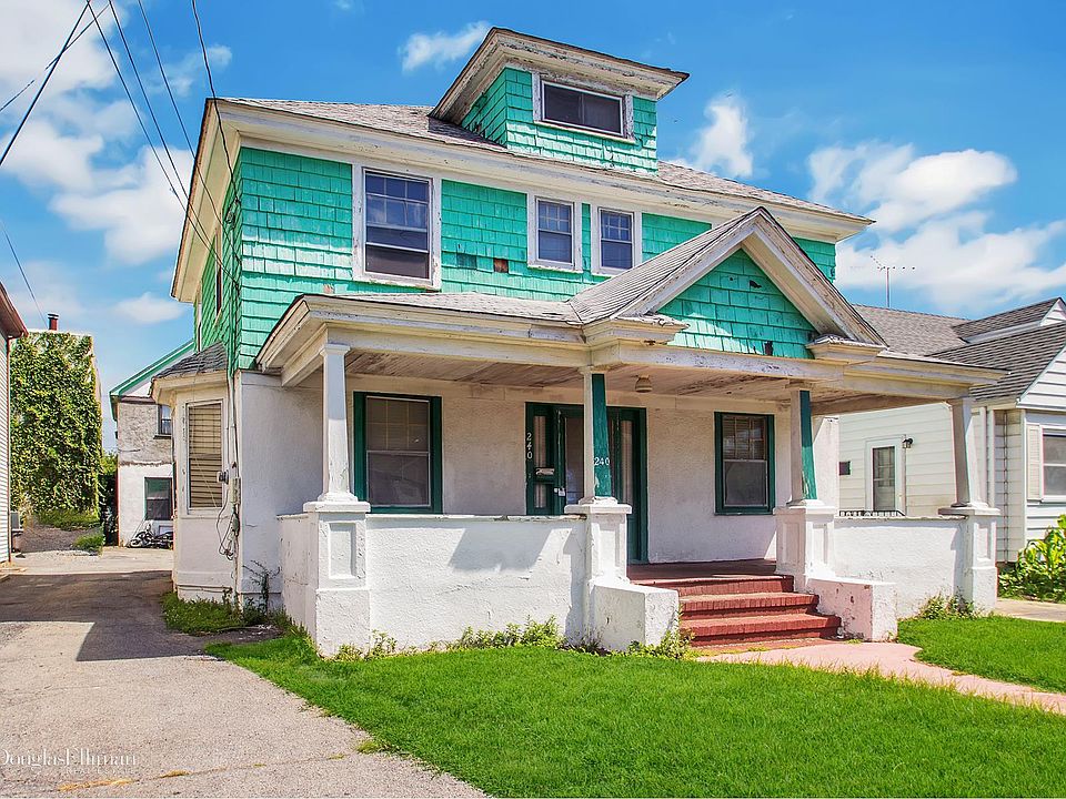 1st image of 240 Ivy St