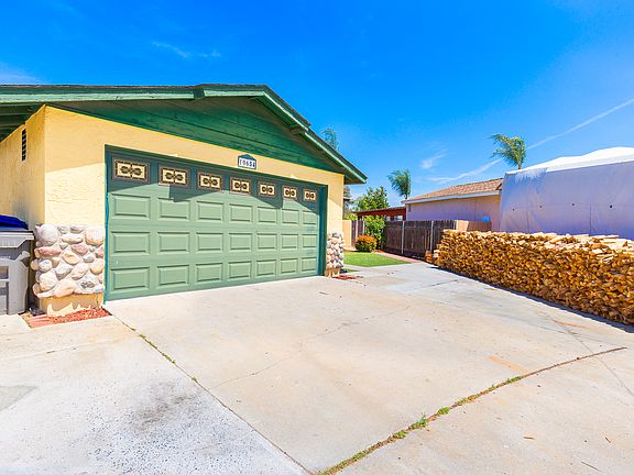3rd image of 10654 Montura Ct