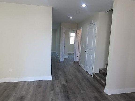 3rd image of 262 E Park Ave