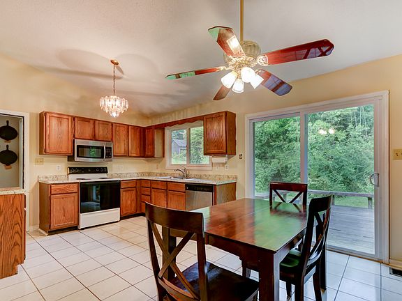 5th image of 11009 Wellesley Ln