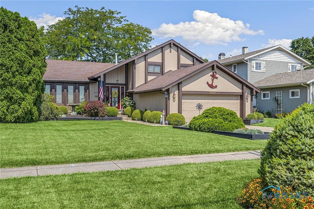 2227 Shoreland Ave, Toledo, OH 43611 | Zillow