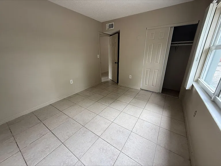 2325 Crawford St — Photo 5