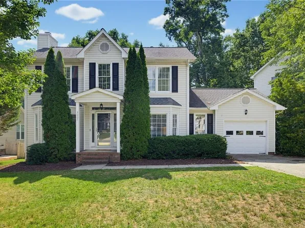 3007 Southampton Dr, Jamestown, NC 27282