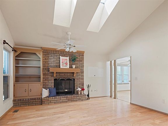 5th image of 1372 W Cedarbrook Ln