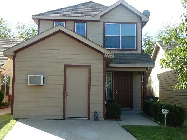 1512 Pine Ln