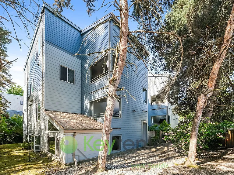 9522 1st Ave NE #B8 — Photo 20