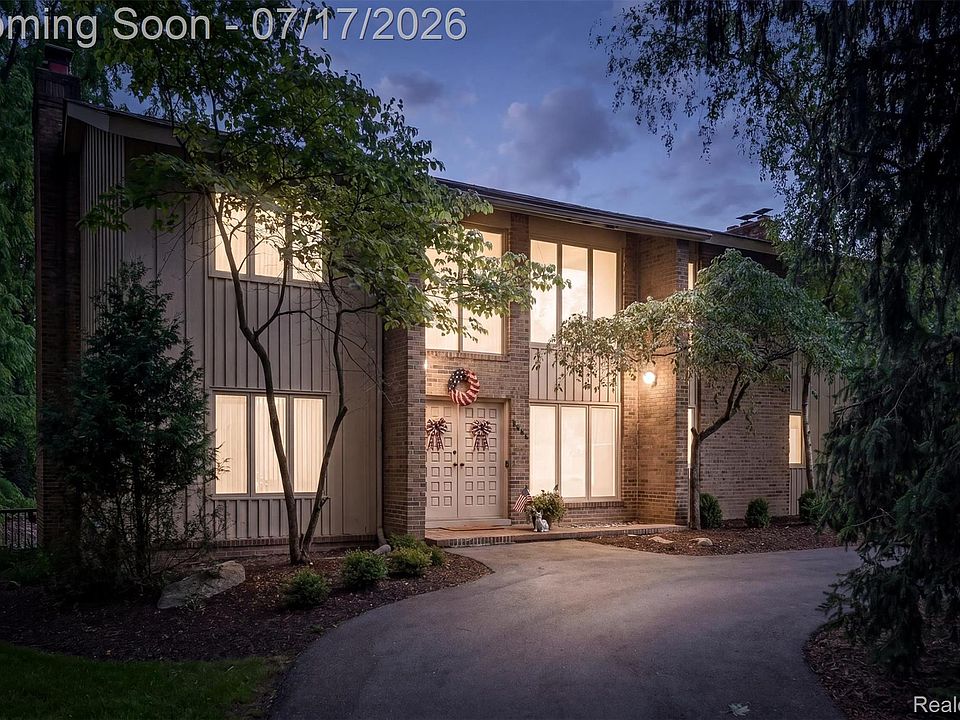 1st image of 5863 Seville Cir