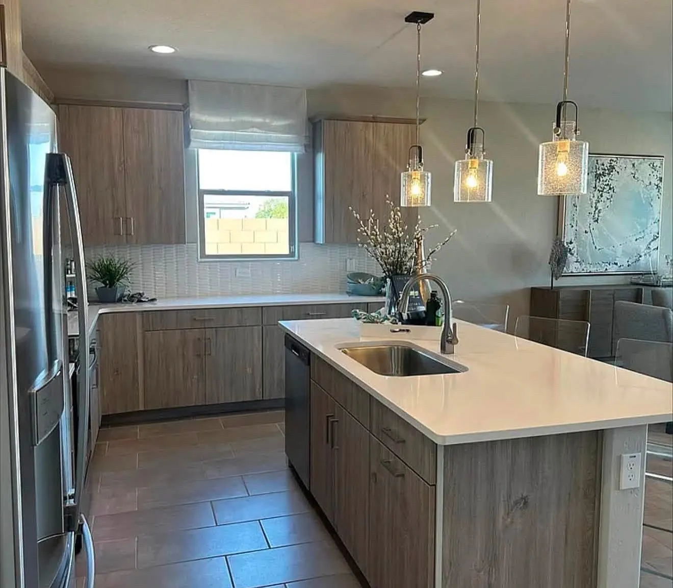 4 bed, 2070 sqft, $2,500 — Photo 2