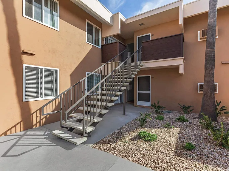 Dorado Plaza Apartments — Photo 7