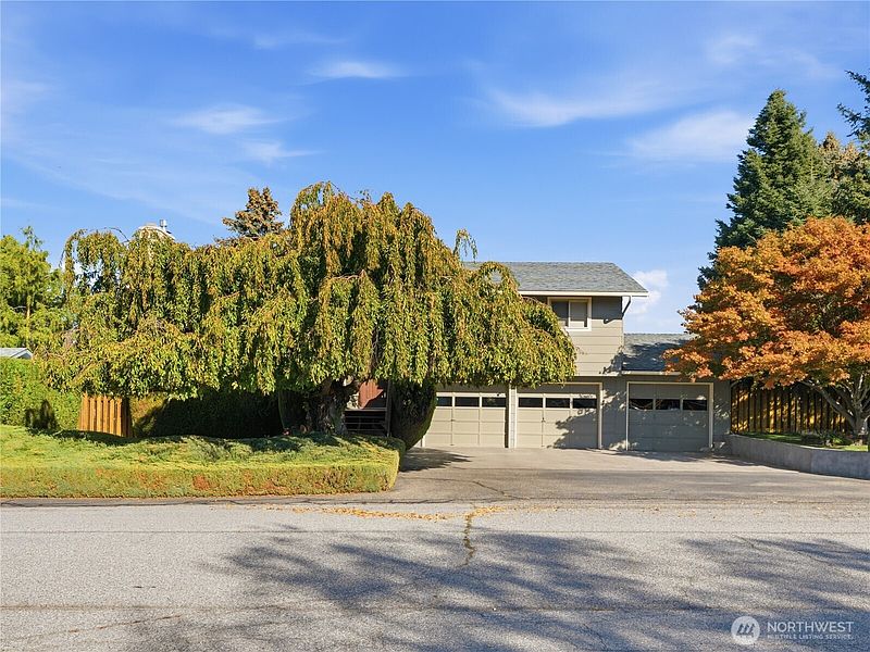 2nd image of 1115 Dale Street SE