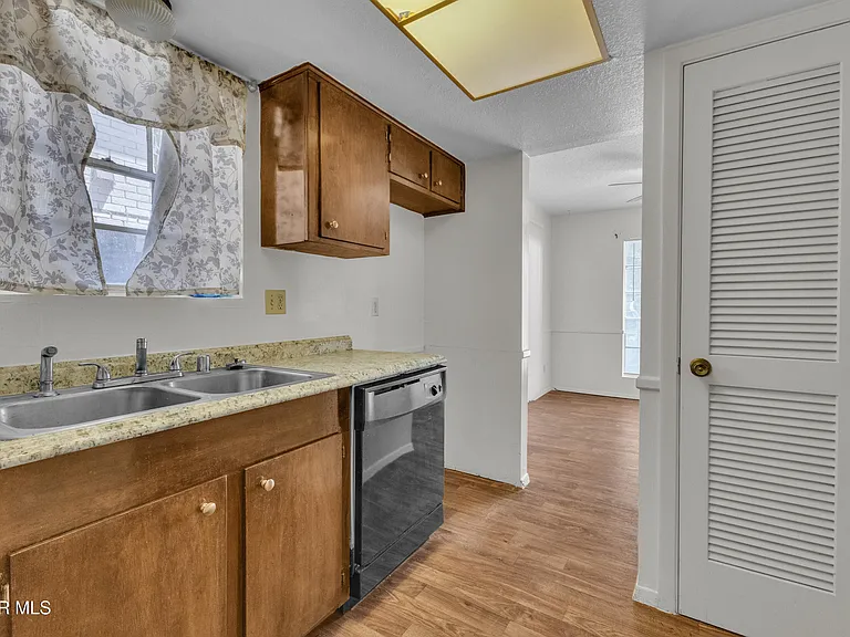 10537 Gran Cima Ln #D — Photo 9