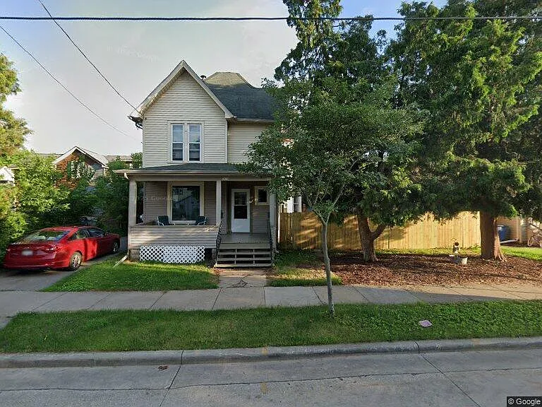 111 Fulton AVENUE photo 1