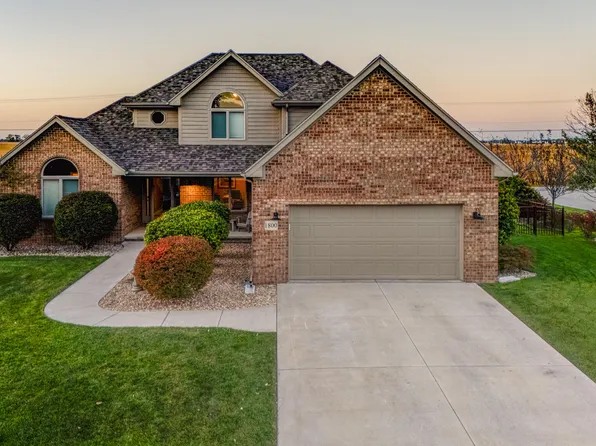 1800 Timber Ridge Dr, Bowling Green, OH 43402