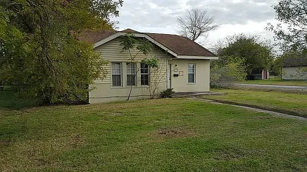 4 bed, 2005 sqft, $2,000 — Photo 1