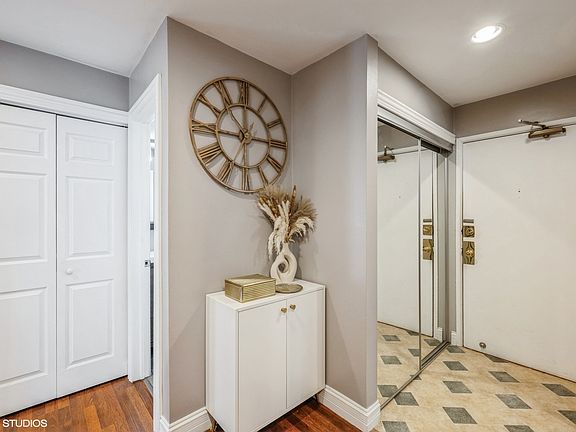 2nd image of 1116 S New Wilke Rd APT 107