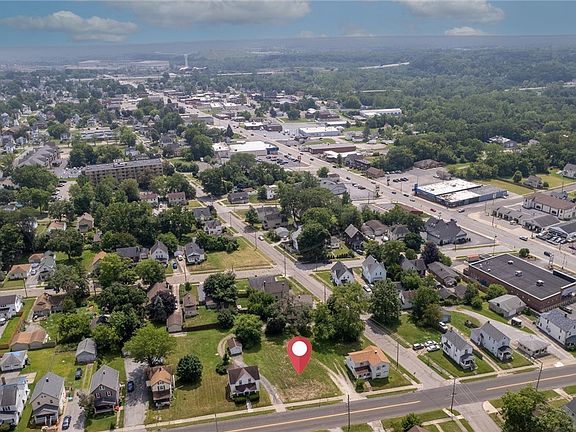 3rd image of 111 Churchill Rd