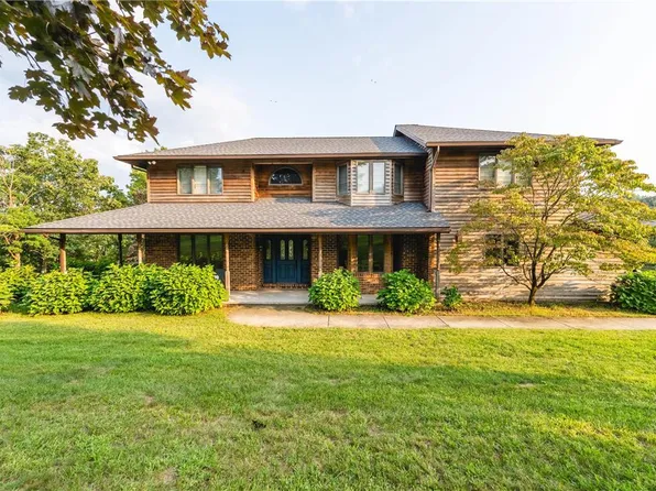 2146 Skyline Dr, Slatington, PA 18080