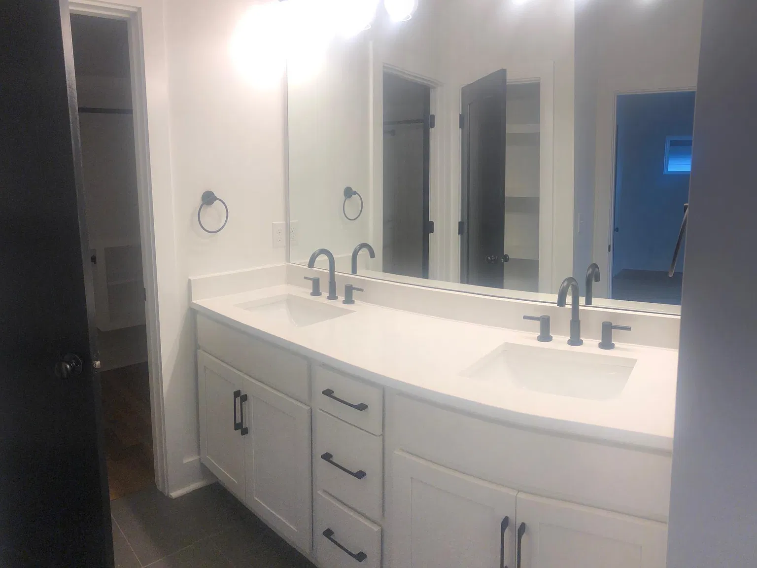 3 bed, 2.5 bath, 1733 sqft, $2,400 — Photo 4