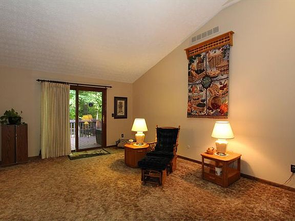 4th image of 447 Merrick Dr