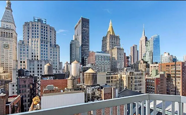 Rented by Pulse International | media 9