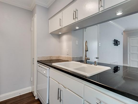 3rd image of 4211 Holland Ave #302