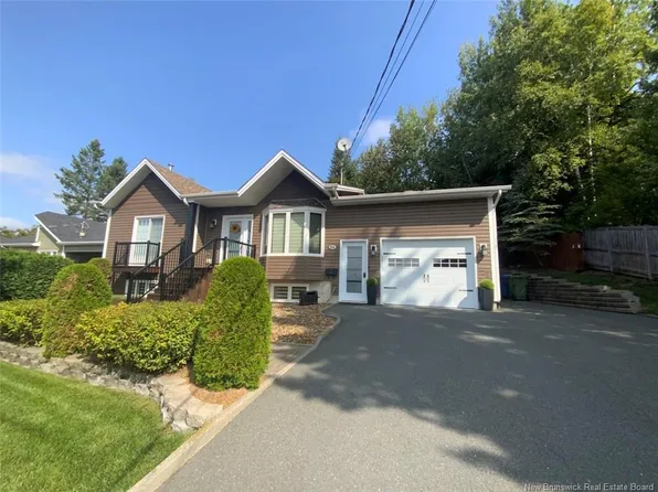 56 Des Gouverneurs St, Edmundston, NB E3V 4H5