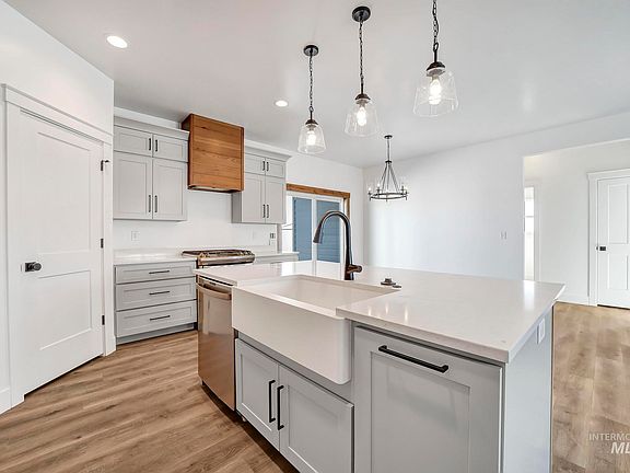 3rd image of 649 Cheri Ct