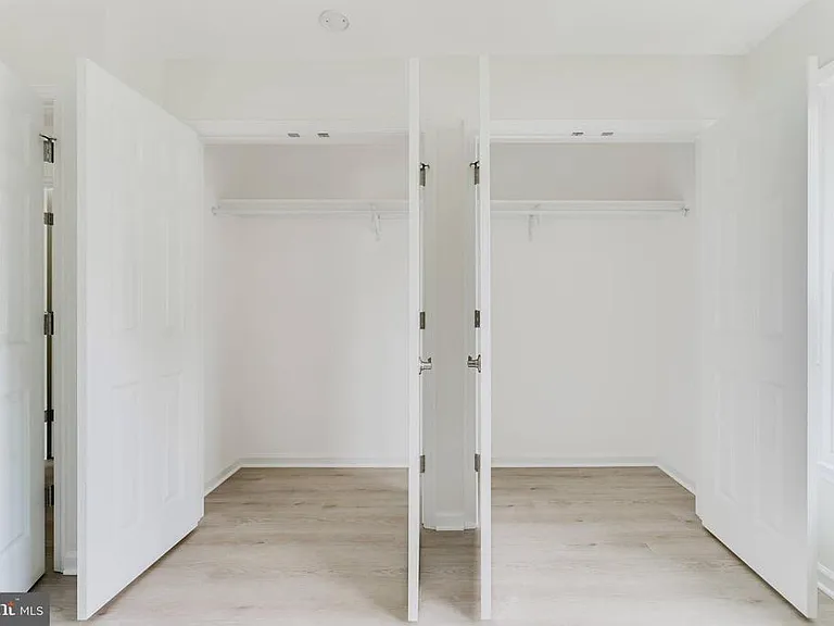 7107 Sontag Way — Photo 24