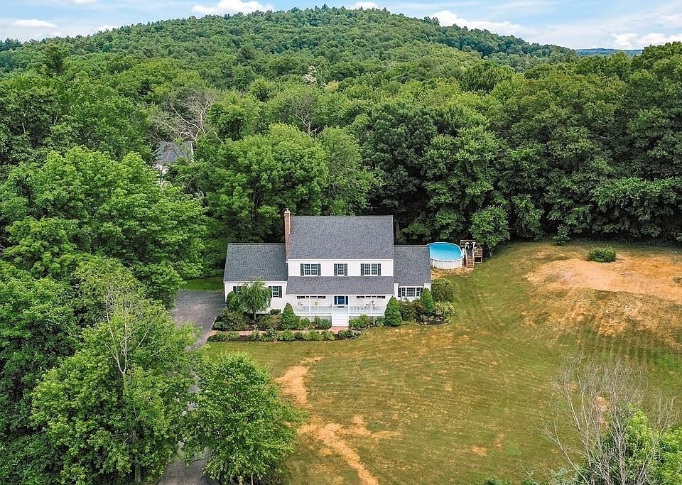 2nd image of 9 Brook Ln