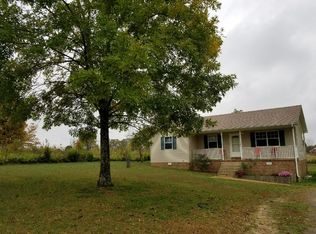 835 Old Nashville Hwy #835, Mc Ewen, TN 37101