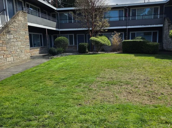 Greenwood Gate, 12700 Greenwood Ave N #105, Seattle, WA 98133
