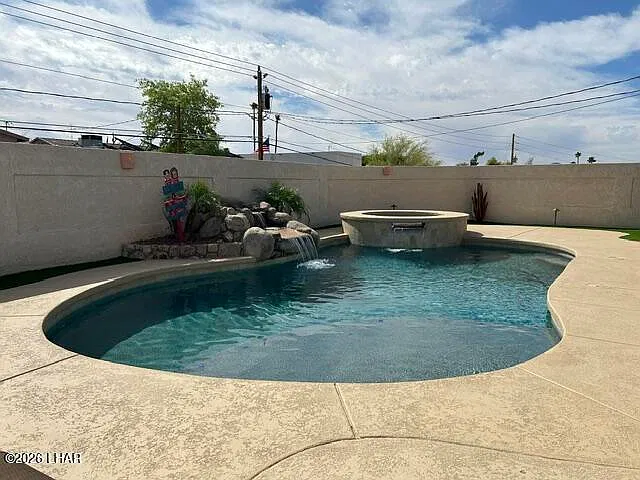 3 bed, 2.0 bath, 1862 sqft, $3,000 — Photo 3