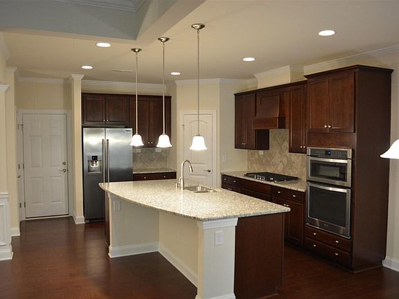 4th image of 528 Fumagalli Dr