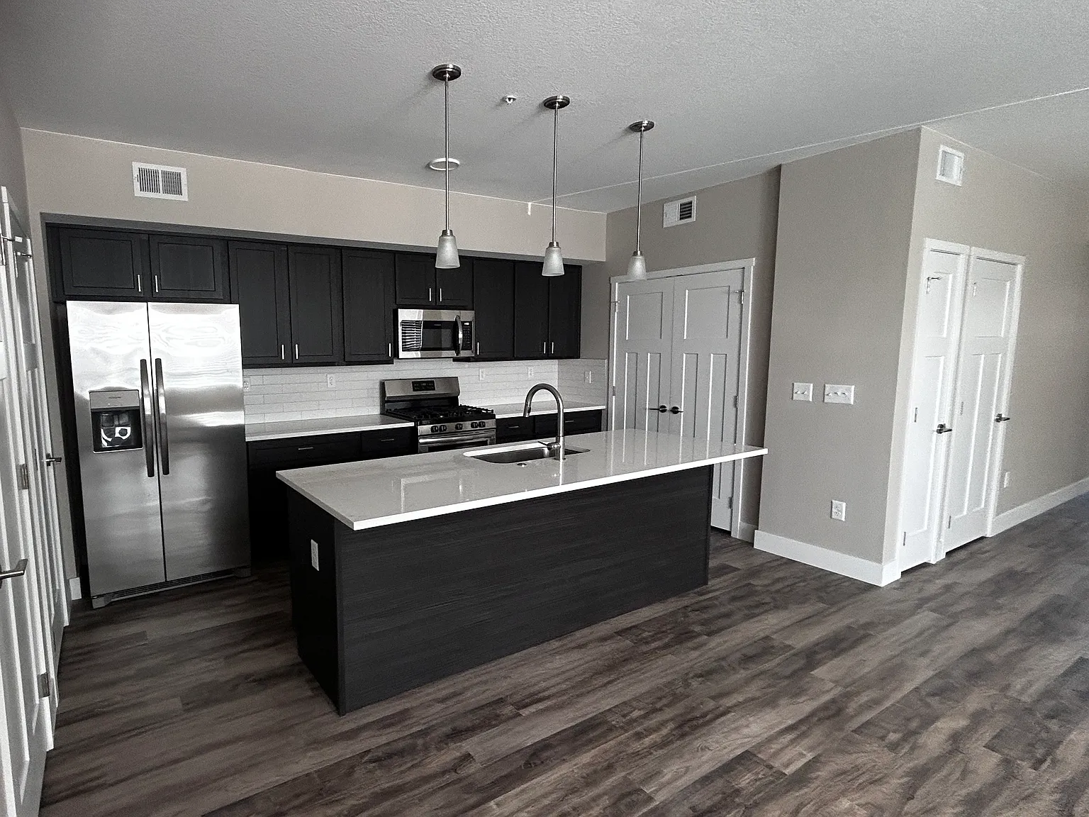 2 bed, 1350 sqft, $2,450 — Photo 4