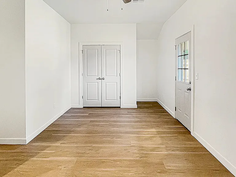 2106 Charles Whitlow Ave — Photo 2