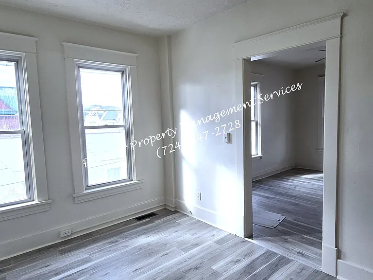 331 W North St — Photo 8