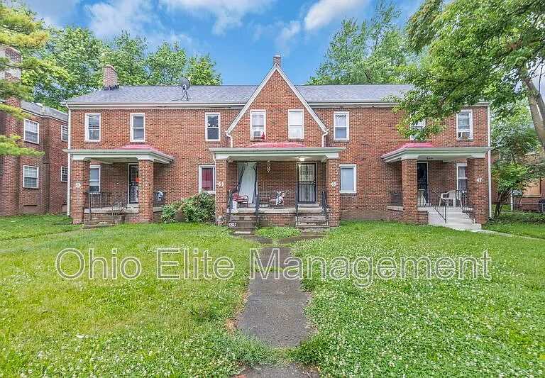 49 S Burgess Ave — Photo 3