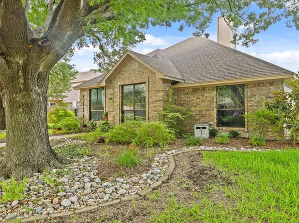 1514 Pickwick Ln, Denton, TX 76209