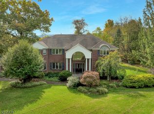 4 Blue Cliff Dr, Lebanon, NJ 08833