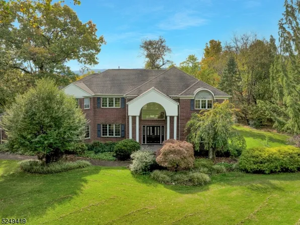 4 Blue Cliff Dr, Clinton Twp., NJ 08833