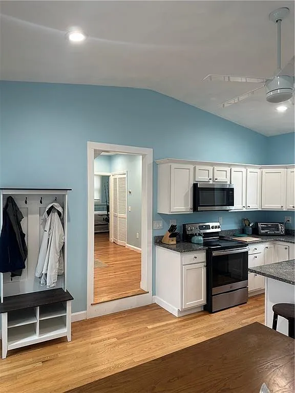 3 bed, 1373 sqft, $3,000 — Photo 3