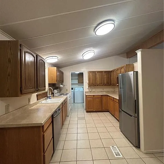 1205 Maple Ave — Photo 8