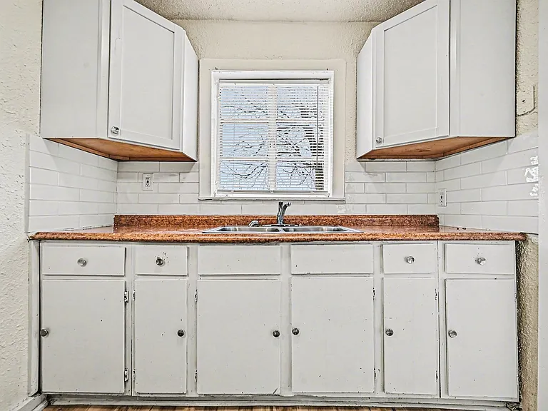 4212 Cleveland Ave — Photo 2