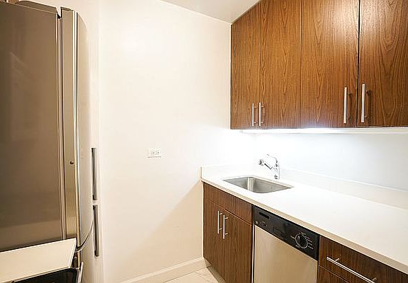2nd image of 315 W 57th St Ste 5B