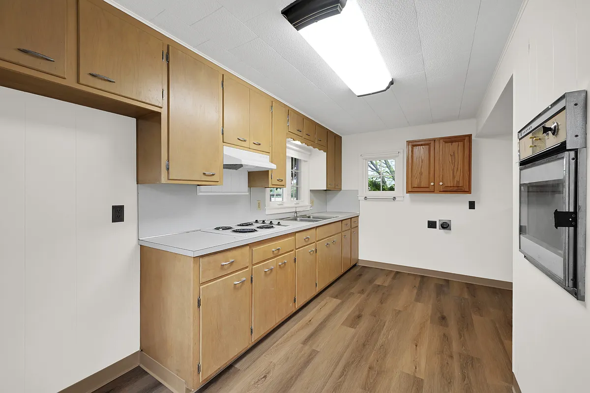 Building Photo - 705 Schaeffer Rd #705